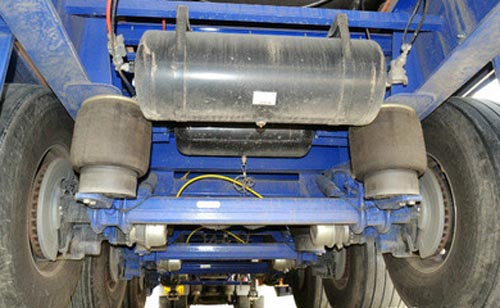 Explain the advantages and disadvantages of air suspension semi trailers