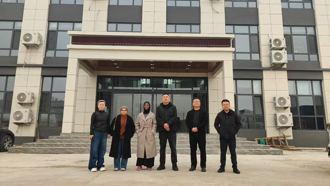 International clients come to the company to discuss and inspect cooperation