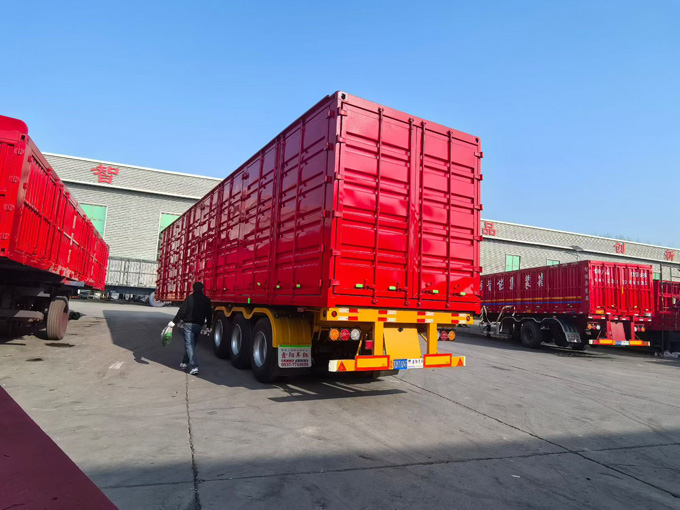 Box type transport semi-trailer