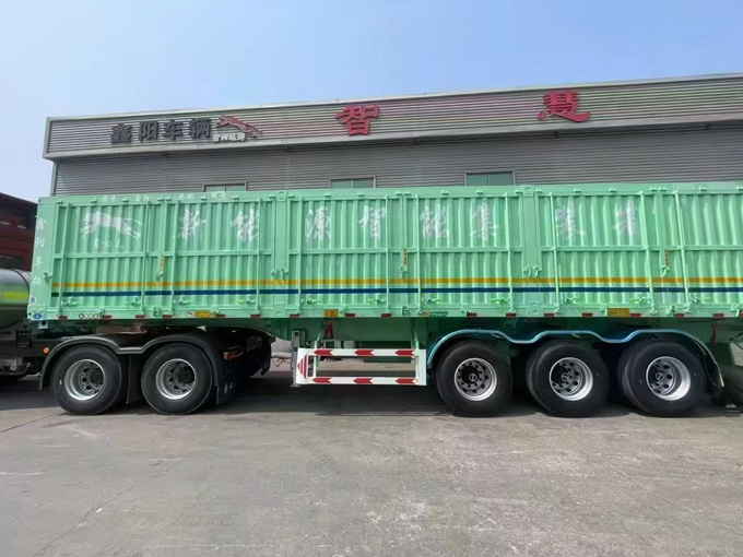 Intelligent container transport semi-trailer