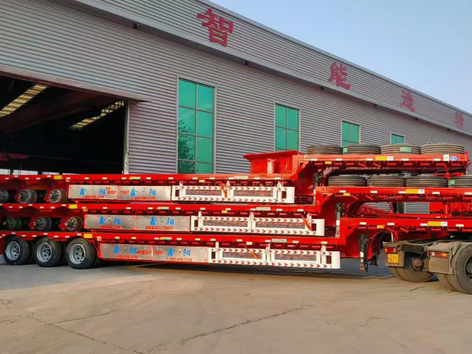 Low flatbed semi-trailer