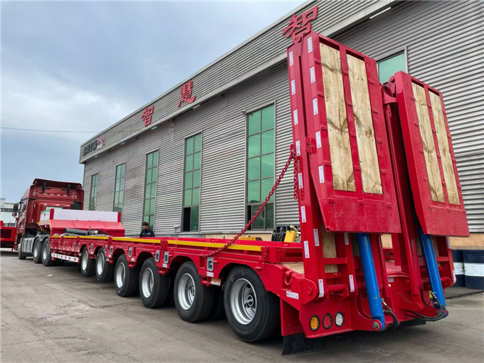 Low flatbed semi-trailer
