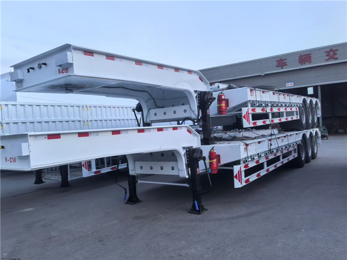 Low flatbed semi-trailer